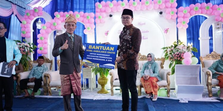 Didampingi Puluhan Anggota DPRD OKU, YPN Serahkan Mobil Ambulan Untuk 3 Kecamatan di Peninjauan Raya