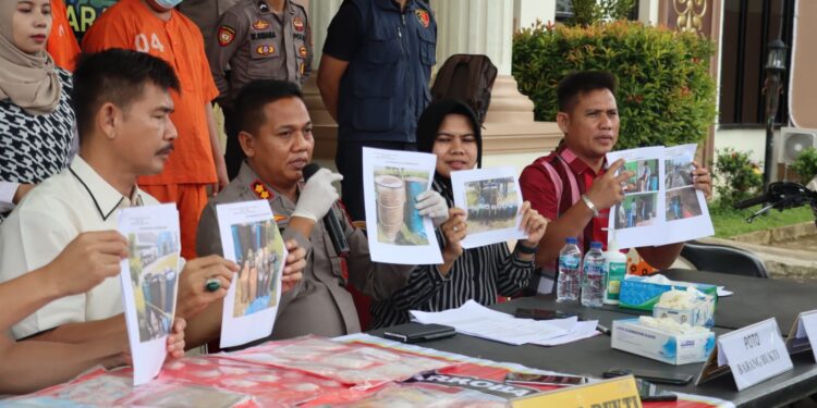 Timbun Solar Subsidi, 2 Nelayan Ditangkap Polres Tanjab Barat 