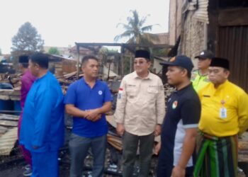 Tinjau Lokasi Kebakaran Pelabuhan Ampera, Anwar Sadat Berikan Bantuan