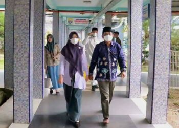 Jenguk Sekda di RSUD Raden Mattaher Jambi, Bupati Doakan Kesembuhan 