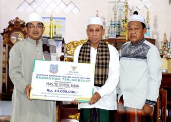 Safari Subuh di Masjid Nurul Iman, Anwar Sadat Salurkan Bantua