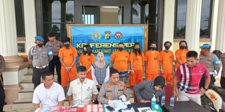 Polres Tanjab Barat Amankan Pasutri Beserta Setengah Kilo Lebih Sabu