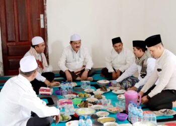 Safari Jumat di Desa Tanah Tumbuh : Anwar Sadat Akan Konekkan Jalan Tanjabbar – Tebo