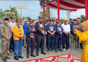 Waka DPRD Pinto Bersama Gubernur Jambi Buka Milir Berakit YSSB