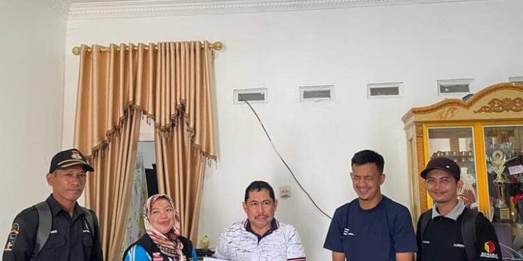 Terima Petugas Coklit, Ketua DPRD Himbau Masyarakat Sukseskan Pemilu 2024