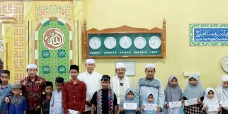 Bersama Hairan, Anwar Sadat Laksanakan Safari Ramadhan di Pengabuan 