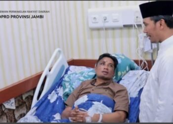 Ketua DPRD Provinsi Besuk Korban Kecelekaan Helikopter di RS Bhayangkara Jambi