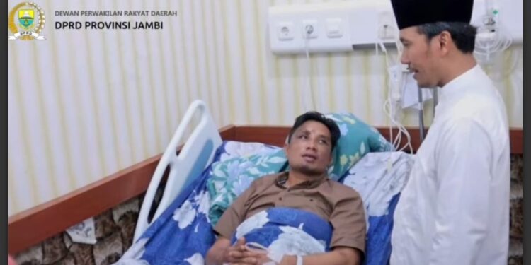 Ketua DPRD Provinsi Besuk Korban Kecelekaan Helikopter di RS Bhayangkara Jambi