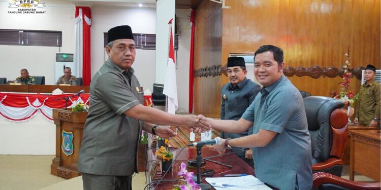 DPRD Tanjabbar Gelar Paripurna Kedua, Mendengarkan Pandangan Umum Fraksi-Fraksi