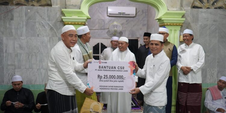 Gubernur Jambi Al Haris Berikan Santunan Kepada 449 Guru Ngaji