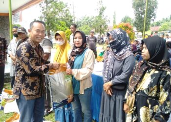 Sambut Lebaran Gubernur Al Haris Bagikan 600 Paket Sembako