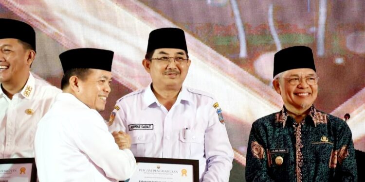 Pemkab Tanjabbar Raih Penghargaan Terbaik Pertama Tingkat Provinsi Jambi Dalam Penurunan Stunting