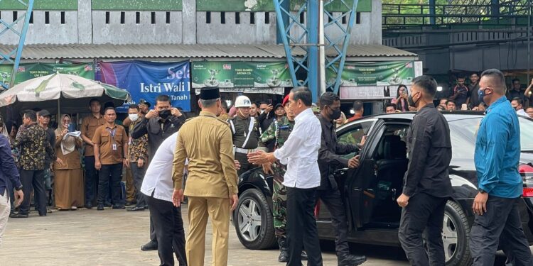 Tiba di Jambi, Presiden Joko Widodo Tinjau Pasar Talang Banjar dan Pasar Handil