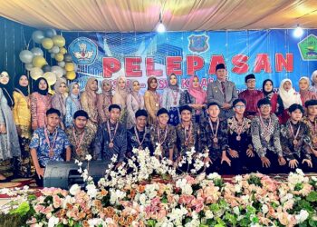 Hairan Hadiri Pelepasan 217 Siswa Siswi Kelas IX SMP Negeri 2 Kualatungkal