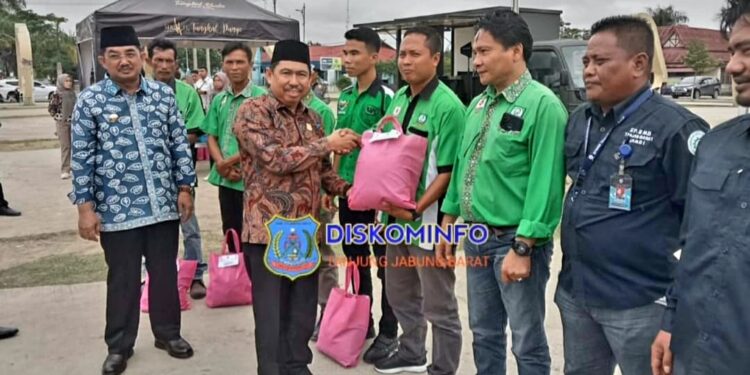 Hadiri Peringatan May Day, Ketua DPRD Inginkan Buruh Tanjabbar Lebih Sejahtera
