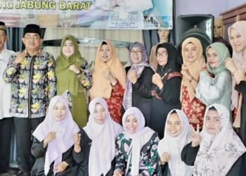 Didampingi Istri, Anwar Sadat Halal Bihalal Bersama Pengurus Dekranasda Tanjabbar