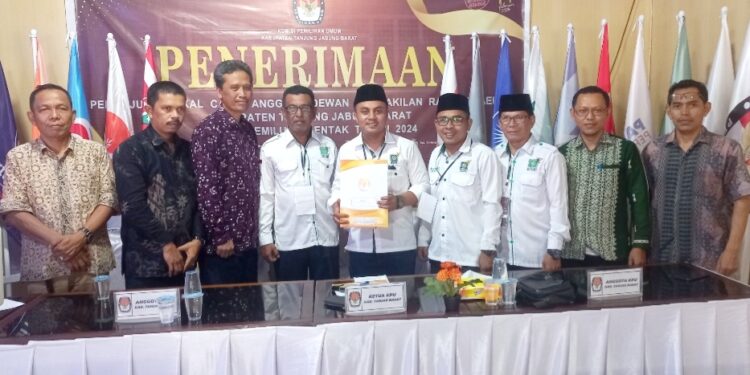 Serahkan Daftar Bacaleg ke KPU, Ketua DPC-PKB Tanjabbar Targetkan Pimpinan Dewan