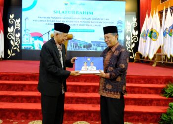 DIHADAPAN RATUSAN ALUMNI GONTOR, WAGUB SANI PUJI PERAN ALUMNI SEBAGAI UJUNG TOMBAK PENDIDIKAN ISLAM JAMBI