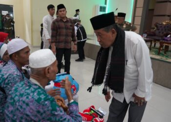 Wagub Sani Sambut Kepulangan 372 Jemaah Haji Jambi Kloter Pertama