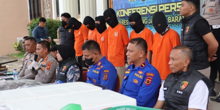 Polres Tanjab Barat Berhasil Ungkap Penyelundupan Benih Lopster, 6 Orang Tersangka Diamankan 