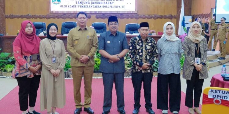 Ketua DPRD Hadiri Acara Sosialisasi Program Pengendalian Gratifikasi Oleh KPK-RI
