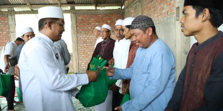 Safari Jumat di Masjid Hidayatul Muttaqin Teluk Sialang Bupati Beberkan Rencana Pembangunan 