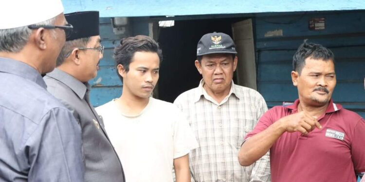 Anwar Sadat Tinjau Rumah Warga Tidak Layak Huni di Jalan Kamboja