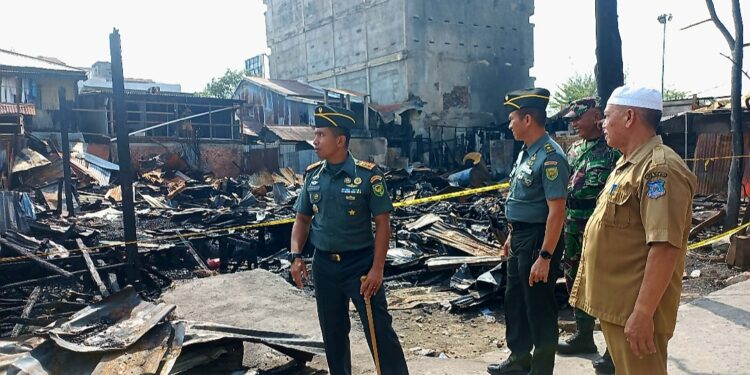 Beri Bantua Kepada Korban Kebakaran, Dandim Harap Warga Lebih Berhati-hati 