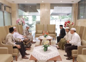 Anwar Sadat Sampaikan Khutbah Jumat di Masjid Istiqlal Jakarta