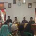 Serahkan Bansos Lansia Kuala Betara, Bupati Kabarkan Fasilitas Hemodialisa dan CT-Scan di RSUD