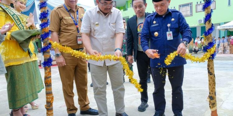Bupati Anwar Sadat Terlibat dalam SPECTAPRENEUR SMANSA EXPO 5 Tahun 2023 bersama Gubernur Jambi