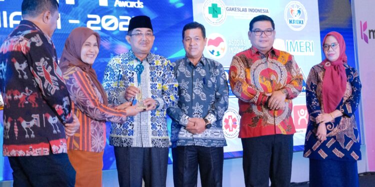 Bupati Terima Langsung Penghargaan Inovasi Kesehatan Nasional Katagori Penurunan Percepatan Stunting