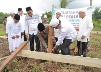 Bupati Laksanakan Peletakan Batu Pertama Madrasah Aliyah Nurus’Sa’adah Bram Itam