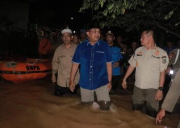 Bupati Bersama Kapolres dan Dandim Tinjau Lokasi Banjir Batang Asam