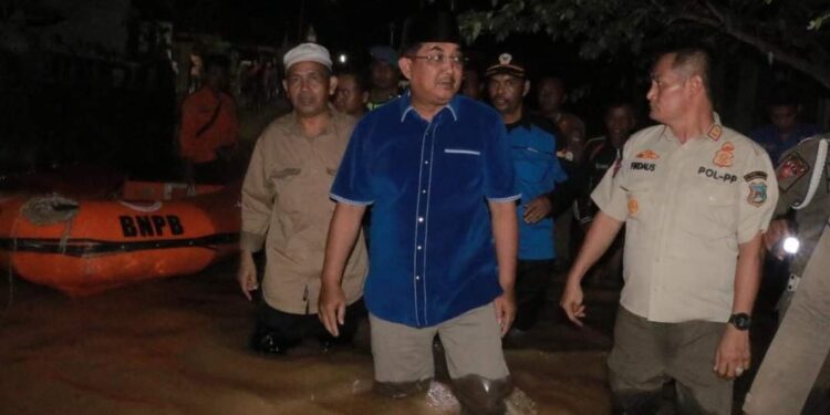 Bupati Bersama Kapolres dan Dandim Tinjau Lokasi Banjir Batang Asam