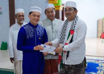 Safari Subuh di Masjid Nurul Yaqin Desa Lumahan, Bupati Bagi Paket Sembako 