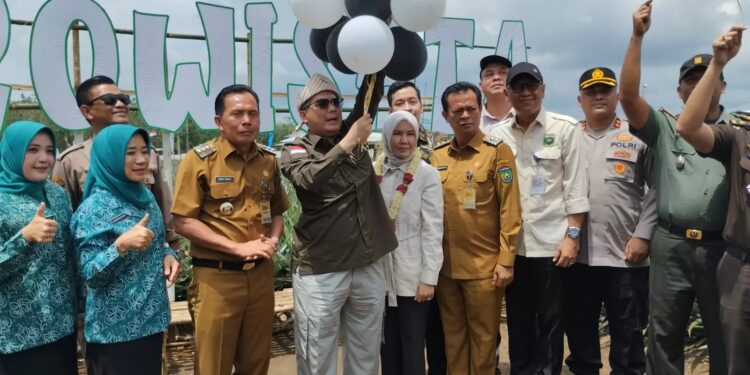 Walkot Prabumulih Sambut Kunjungan Wamen Pertanian RI ke Wisata Agro Nanas Karang Jaya 