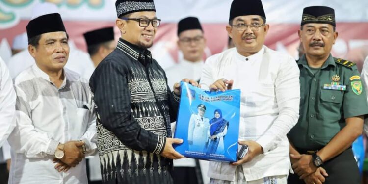 Pemkab Tanjabbar Gelar Tabligh : Bupati Sambut Hangat Al-Ustadz Ahmad Wijayanto