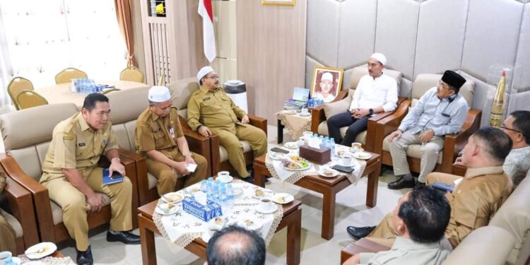 Studi Tiru ke Kalsel, Anwar Sadat Disambut Hangat Bupati Banjar 