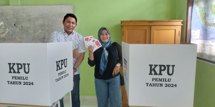 Mencoblos di TPS 04 Desa Dusun Mudo, Wabup Himbau Masyarakat Tidak Golput