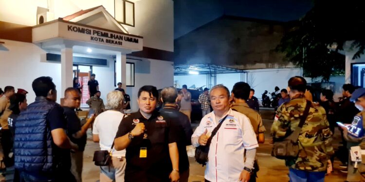 Ketum IWO Indonesia Hadir Dalam Pembakaran atau Pemusnahan Surat Suara di Kantor KPU Kota Bekasi
