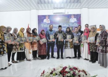 Resmikan Peluncuran Buku Batik, Bupati Berikan Bantuan kepada Perpustakaan Desa