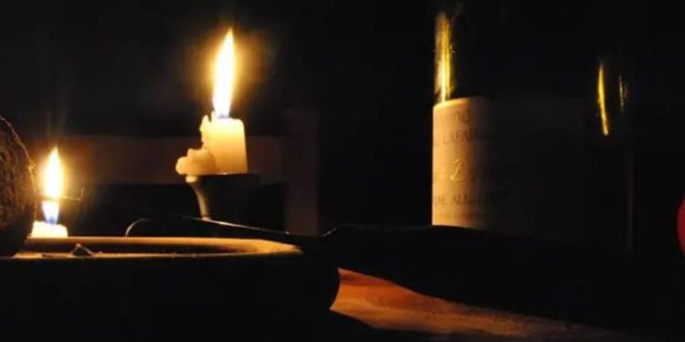 Derita Warga Desa Pematang Buluh, Pergi Tarawih Tanpa Penerangan Lampu Jalan