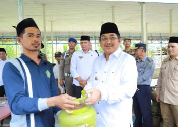 Bupati Tanjabbar Tinjau Oprasi Pasar Gas Melon Di Betara Kanan, Masyarakat Ucapkan Terimakasih 