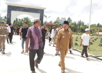 Dalam Rangka Persiapan Peresmian, Anwar Sadat Tinjau TPU Desa Sialang