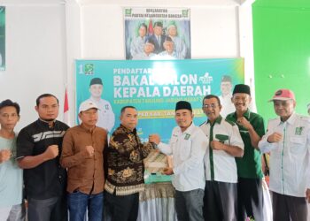 UAS Jadi Bacabup Pertama yang Ambil Formulir di PKB Tanjabbar