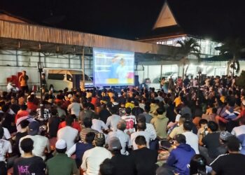 Jalin Keakraban Bersama Masyarakat, Bupati Gelar Nobar Indonesia vs Uzbekistan