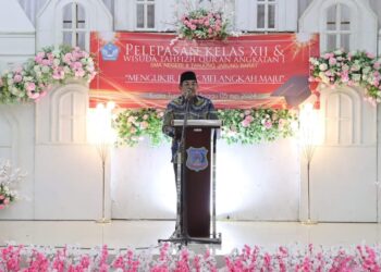 Hadiri Pelepasan Siswa/i SMAN 8 Tanjabbar, Bupati Lanjut Ke Perguruan Tinggi 