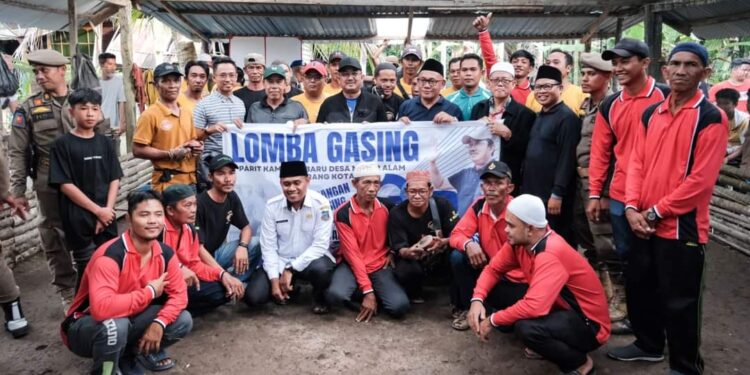 Buka Turnamen Gasing, Bupati Usulkan Jadi Cobor Kormi