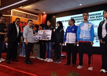 Gubernur Al Haris Serahkan Bonus Kontingen Popnas dan Peparpenas Jambi